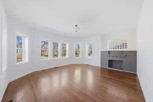 8233 S Harper Ave, Chicago, IL 60619 - Photo 4