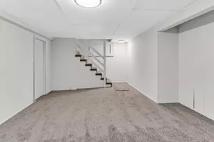 10558 S Prairie Ave, Chicago, IL 60628 - Photo 22