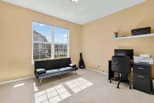 359 W Asbury Dr, Round Lake, IL 60073 - Photo 8