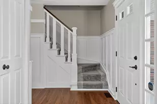 1542 Castlewood Dr, Wheaton, IL 60189 - Photo 2