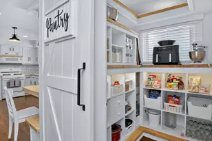 1542 Castlewood Dr, Wheaton, IL 60189 - Photo 10