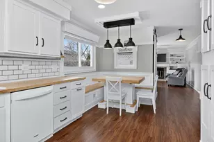 1542 Castlewood Dr, Wheaton, IL 60189 - Photo 8