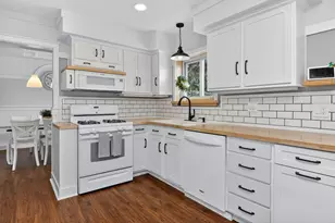 1542 Castlewood Dr, Wheaton, IL 60189 - Photo 6