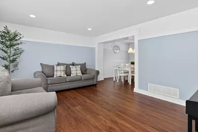 1542 Castlewood Drive, Wheaton, IL 60189 - Photo 4