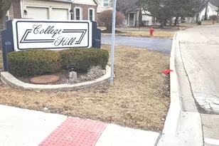 406 College Crossing, Rolling Meadows, IL 60008 - Photo 4