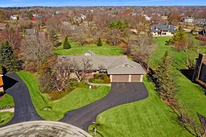 21 N Highview Circle, Hawthorn Woods, IL 60047 - Photo 2