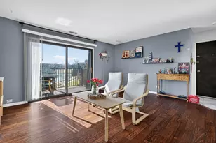 605 Limerick Ln, Schaumburg, IL 60193 - Photo 2