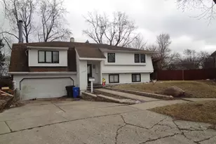 1732 Kingston Circle, Carpentersville, IL 60110 - Photo 1