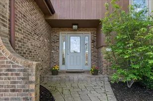 2718 N Elm Ln N, Arlington Heights, IL 60004 - Photo 2