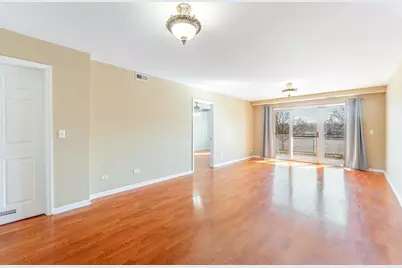 8000 Kilpatrick Avenue #2B, Skokie, IL 60076 - Photo 6