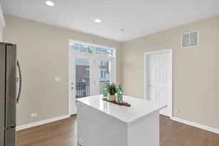 2110 S Crambourne Way, Arlington Heights, IL 60005 - Photo 6