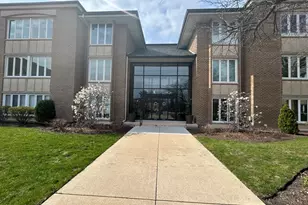 1 Oak Brook Club Dr, Oak Brook, IL 60523 - Photo 2