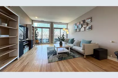 2917 N Claremont Avenue, Chicago, IL 60618 - Photo 2