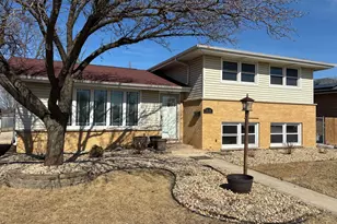 4444 Lisa Ln, Oak Forest, IL 60452 - Photo 2