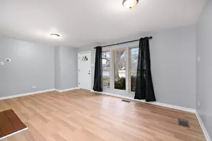 310 Nassau St, Park Forest, IL 60466 - Photo 4