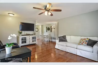 123 Woodland Road, Libertyville, IL 60048 - Photo 2