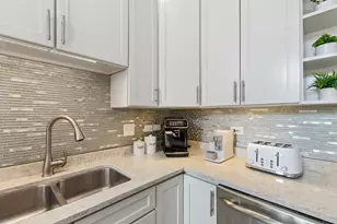 1527 W Pearson St, Chicago, IL 60642 - Photo 8