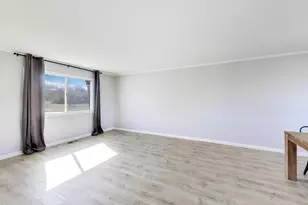 421 N Ashbury Ave, Bolingbrook, IL 60440 - Photo 8