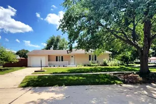 2707 Worcester Dr, Champaign, IL 61821 - Photo 2