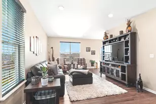 1274 Hawk Hollow Dr, Yorkville, IL 60560 - Photo 2