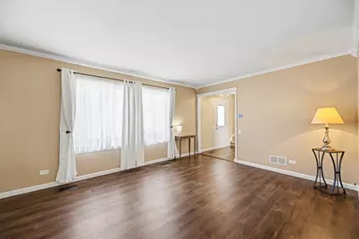 1080 Scarlet Oak Circle, Aurora, IL 60506 - Photo 4