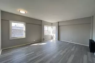 7327 N Rogers Ave, Chicago, IL 60626 - Photo 2