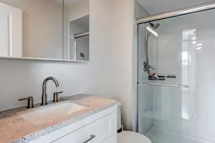 1651 W Goldengate Dr, Addison, IL 60101 - Photo 16