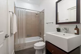 800 W Cornelia Ave, Chicago, IL 60657 - Photo 22