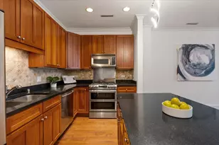 800 W Cornelia Ave, Chicago, IL 60657 - Photo 4
