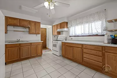 611 Pierce Street, Aurora, IL 60505 - Photo 10