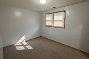 445 W 37th St, Chicago, IL 60609 - Photo 4