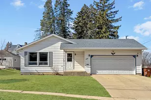 1506 S Walnut Ave, Freeport, IL 61032 - Photo 1