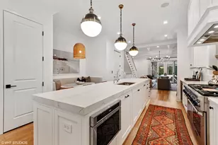 658 W Melrose St, Chicago, IL 60657 - Photo 6