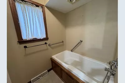 102 W Oak Lane, Lamoille, IL 61330 - Photo 16