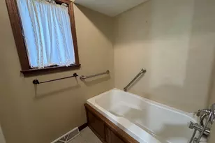 102 W Oak Ln, Lamoille, IL 61330 - Photo 16