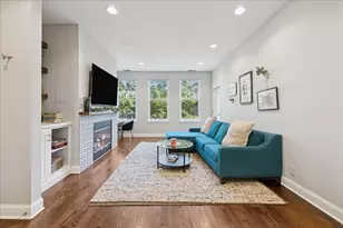 300 W Scott St, Chicago, IL 60610 - Photo 2