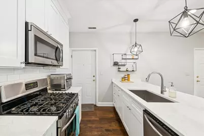 300 W Scott Street #403, Chicago, IL 60610 - Photo 14