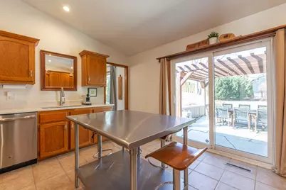 2210 Country Court, Freeport, IL 61032 - Photo 10