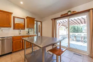 2210 Country Ct, Freeport, IL 61032 - Photo 10