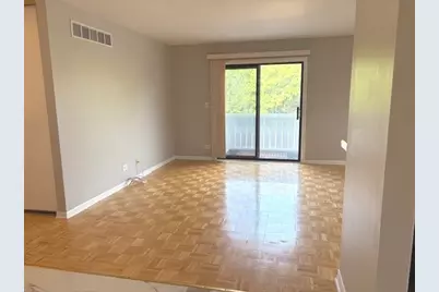 2S717 Winchester Circle #4, Warrenville, IL 60555 - Photo 2