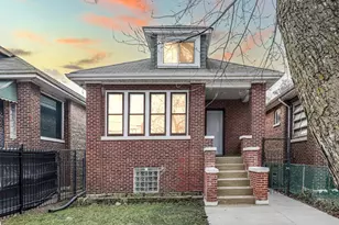 812 S Kilbourn Ave, Chicago, IL 60624 - Photo 1