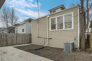 812 S Kilbourn Ave, Chicago, IL 60624 - Photo 22