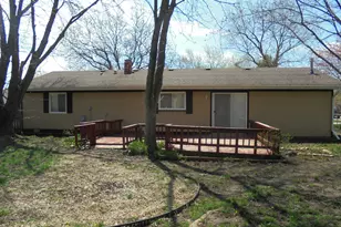 66 Barrow Dr, Crystal Lake, IL 60014 - Photo 2