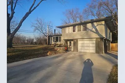 1852 Center Drive, Carpentersville, IL 60110 - Photo 2