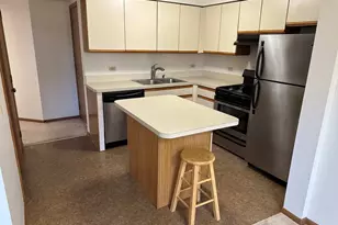 5 Cedar Ct, Vernon Hills, IL 60061 - Photo 2