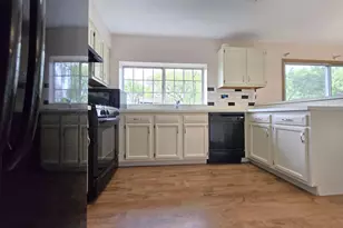 8 E Shag Bark Ln, Streamwood, IL 60107 - Photo 8