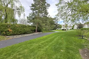 8 E Shag Bark Ln, Streamwood, IL 60107 - Photo 12