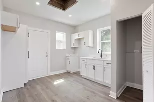 843 E 65th St, Chicago, IL 60637 - Photo 4