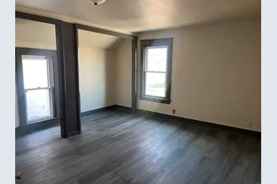 1027 S Chicago Avenue, Freeport, IL 61032 - Photo 8