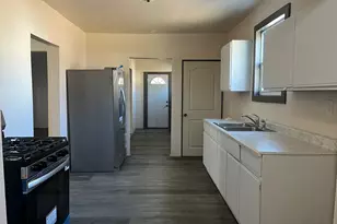 1027 S Chicago Ave, Freeport, IL 61032 - Photo 2